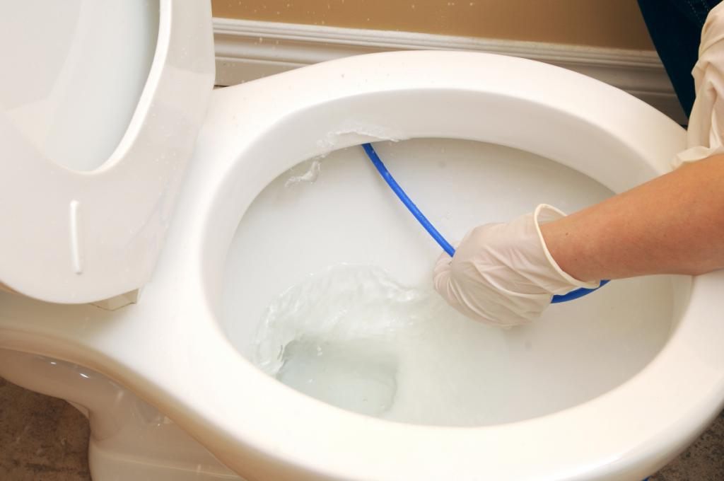 Как почистить унитаз своими руками? самые эффективные методы очистки!