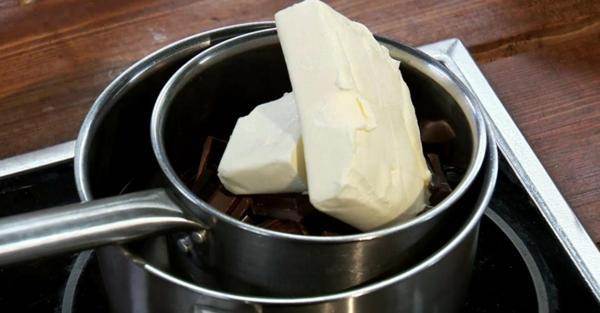 Как растопить шоколад в микроволновке, на водяной бане для торта или фондю: простые секреты кондитерского мастерства