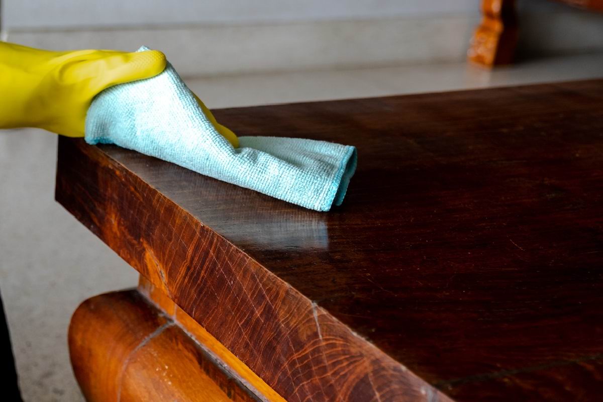 Чистка полированной мебели: как отмыть и привести в порядок полировку народными средствами в домашних условиях