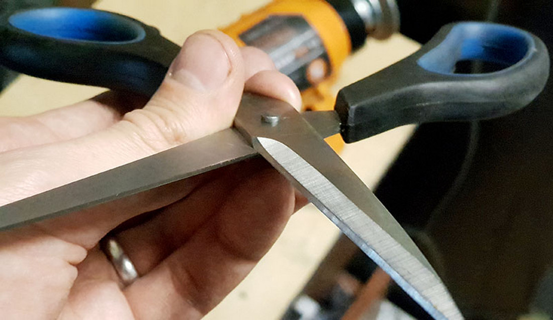 Как и чем можно наточить ножницы в домашних условиях?