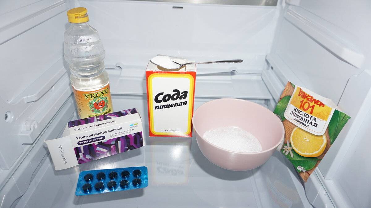 Несколько способов, как быстро убрать запах из морозильной камеры в домашних условиях