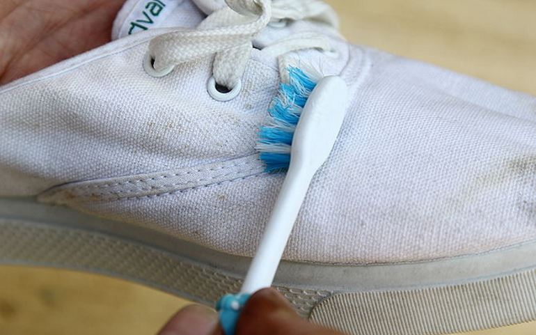 Как отстирать шнурки от черноты до белизны