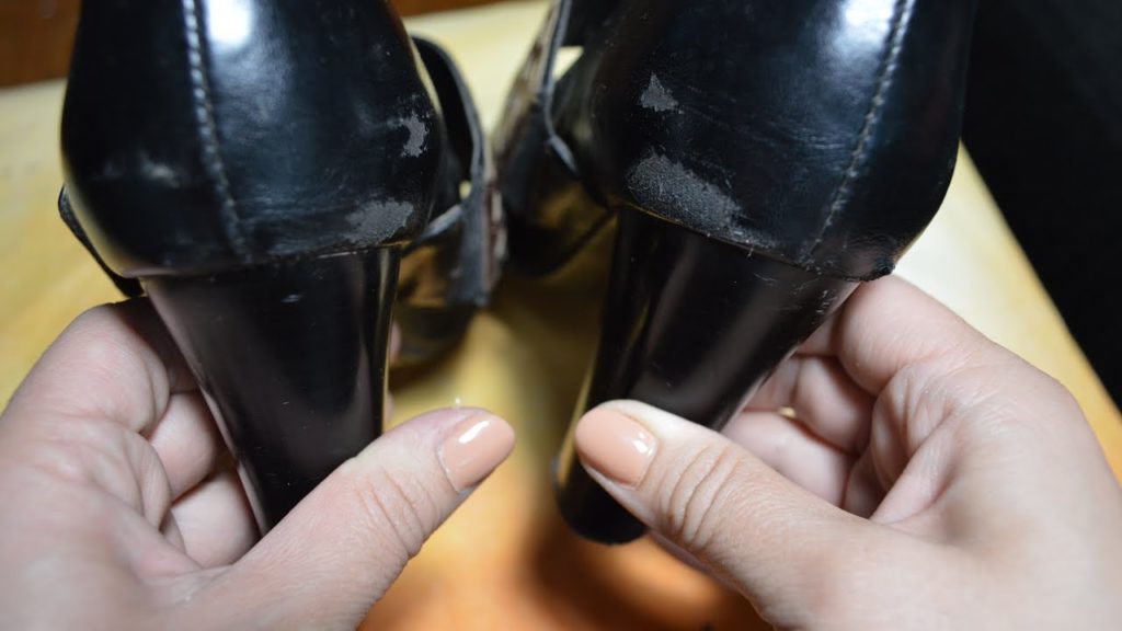 Как удалить царапину с кожаной обуви, одежде, мебели? 8 советов