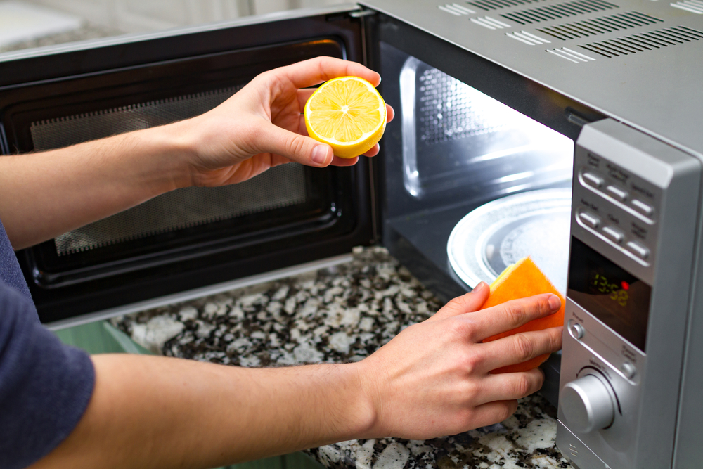 ТОП быстрых способов, как очистить микроволновку внутри от жира в домашних условиях с помощью соды