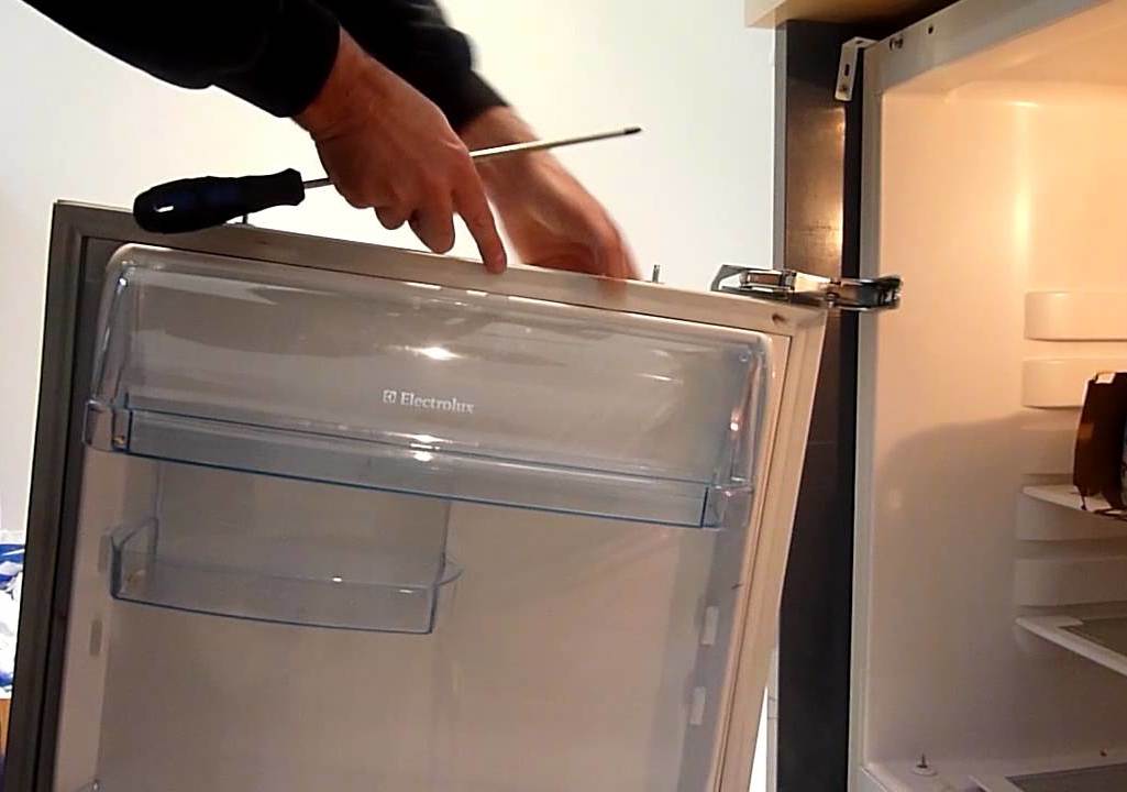 Как перевесить дверь холодильника "индезит": пошаговая инструкция