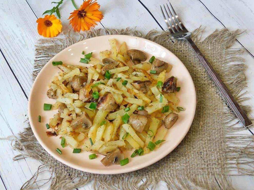 Жареные шампиньоны с луком и картошкой на сковороде рецепт с фото