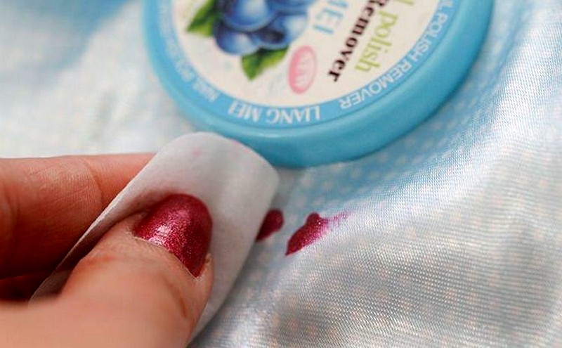 Как отстирать лак для ногтей с одежды: эффективные и доступные средства