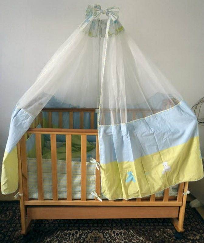 Как крепить балдахин на детскую кроватку: собираем, одеваем, закрепляем