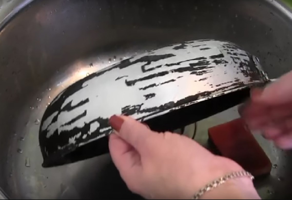 Как очистить алюминиевую кастрюлю?