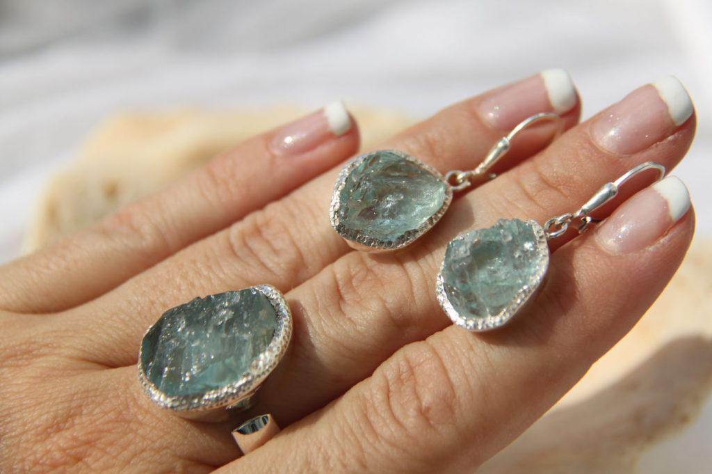 Как почистить серебро с камнями в домашних условиях: 14 способов и 5 средств  | mirnadivane.ru