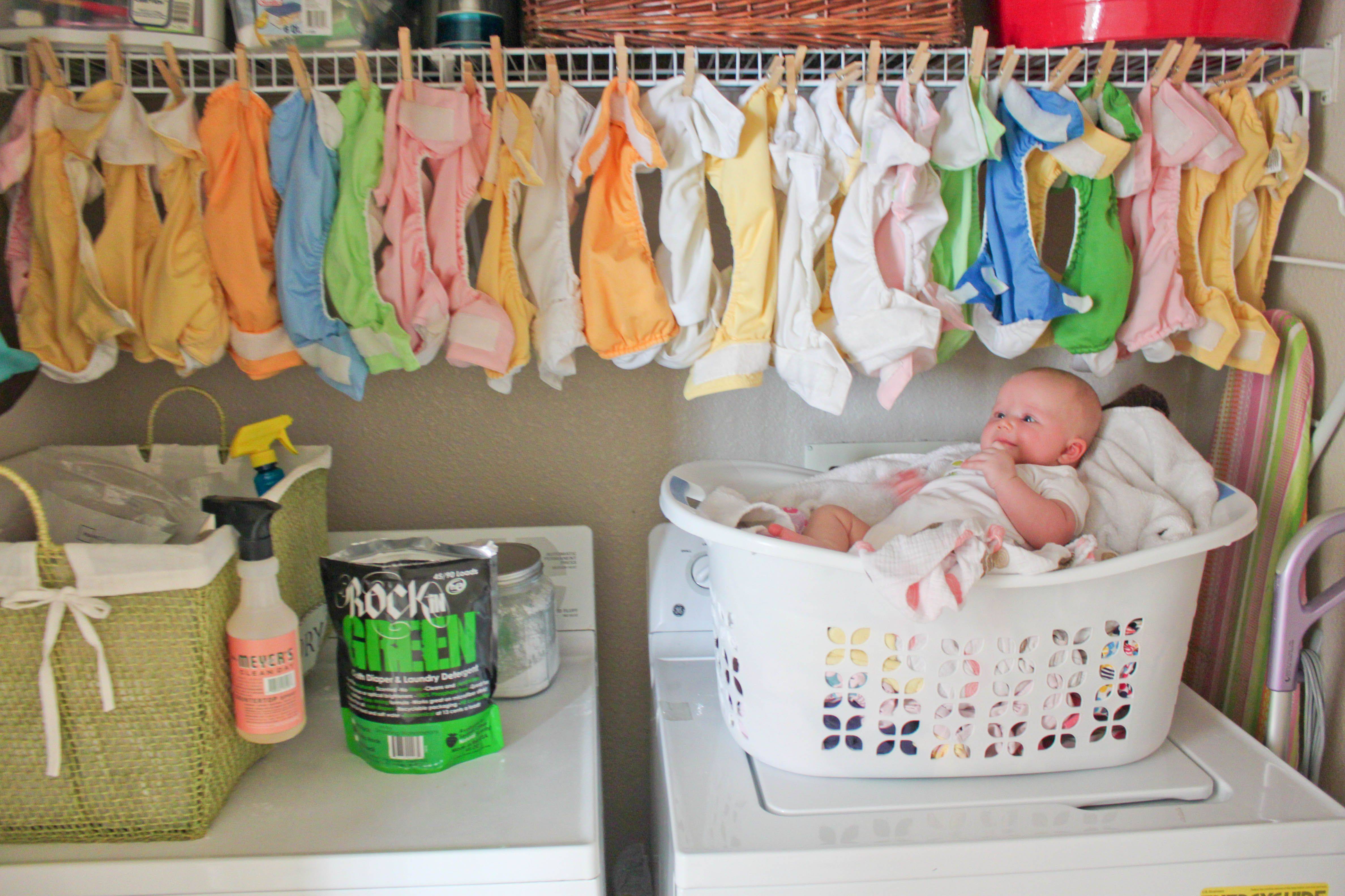 Как и при какой температуре можно стирать детские вещи в стиральной машине: готовим пеленки новорожденному перед родами