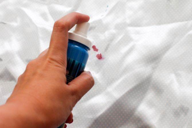 Как отстирать лак для ногтей с одежды подручными средствами