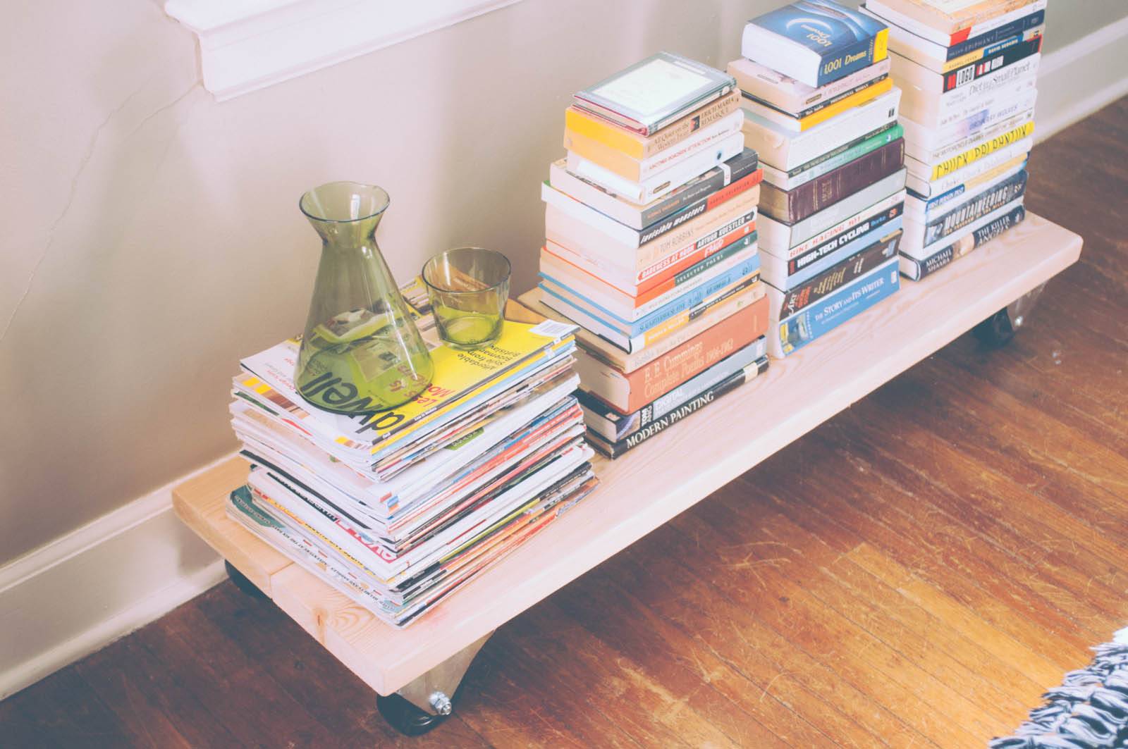 Где хранить книги в маленькой квартире: 6 интересных примеров от квартблога