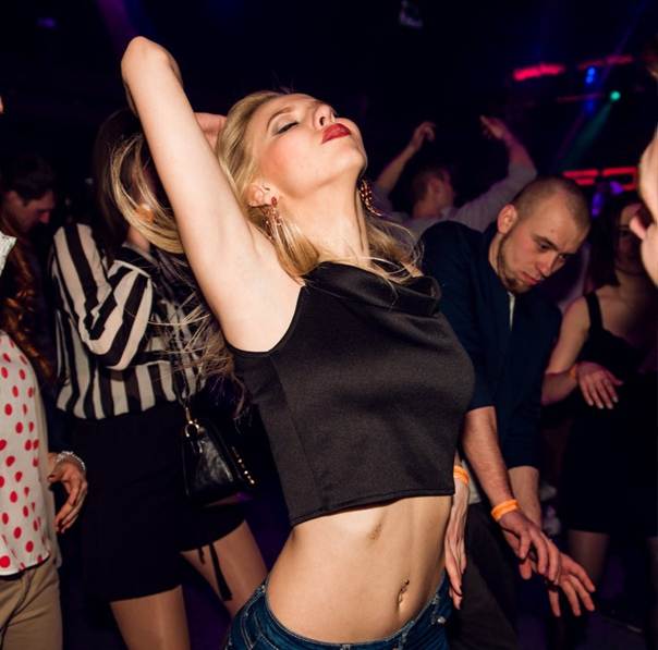 Как научиться танцевать на дискотеке, чтобы это было красиво?