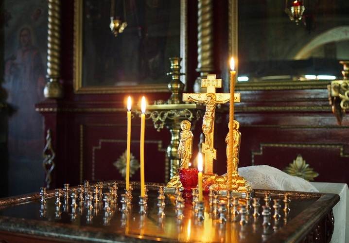 Можно ли ставить свечи за здравие самому себе, дома, некрещеному