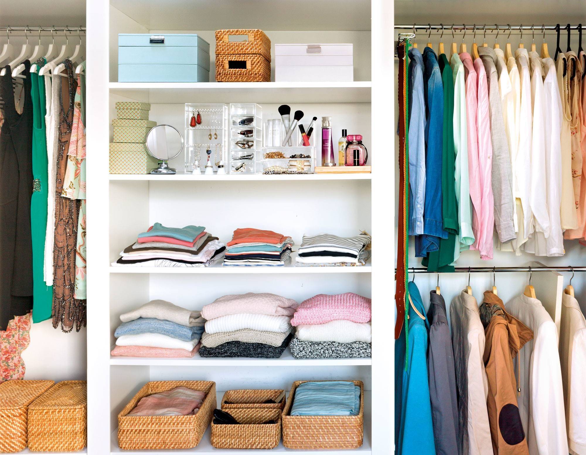 Как наводить порядок в шкафу для одежды: советы по организации внутреннего пространства шкафа