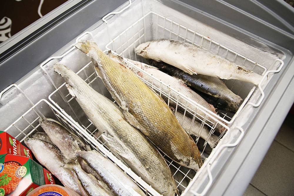 Сколько хранится в холодильнике копченая рыба, мясо, другие копчености