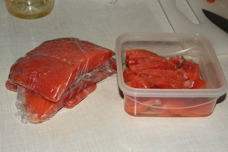 Поварские лайфхаки, или можно ли солить замороженную рыбу после разморозки