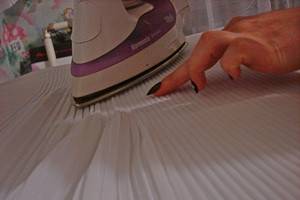 Как гладить плиссированную юбку или платье, чтобы сохранить складки