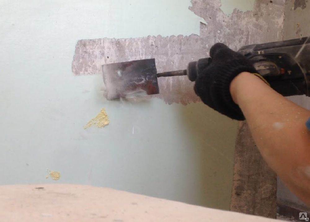 Как и чем быстро снять со стен старую масляную краску в ванной и не только?