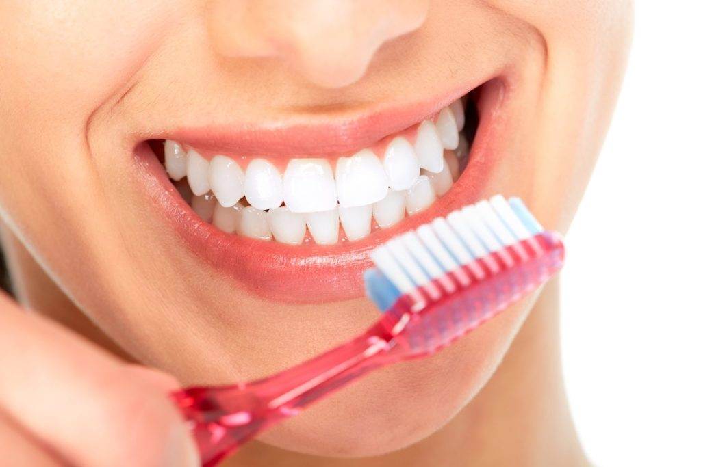 Правильный уход за зубами и полостью рта взрослого человека