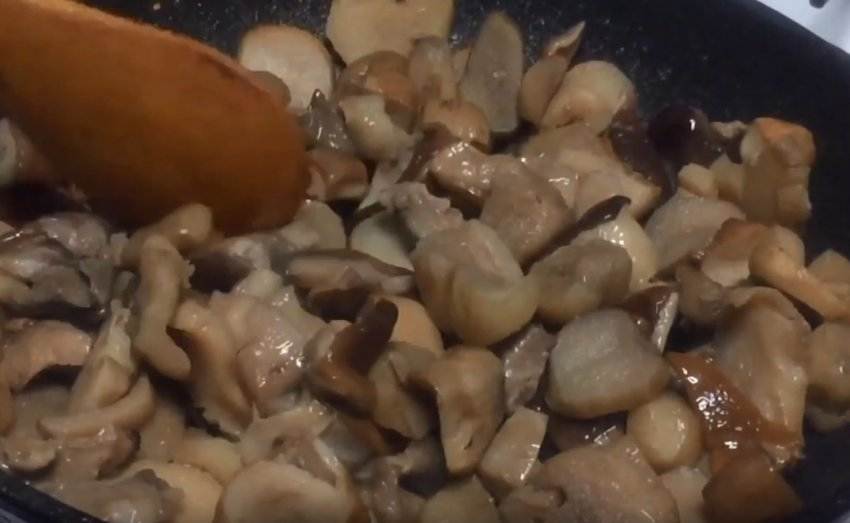 6 рецептов жаренных грибов с луком