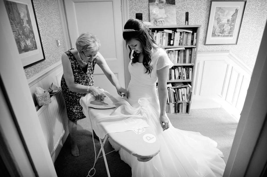 Как погладить свадебное платье в домашних условиях. отпаривание свадебных платьев