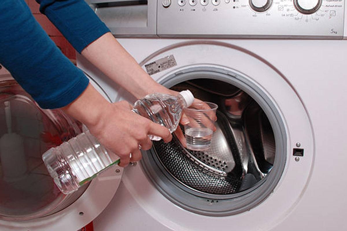 Почему после стирки в стиральной машине белье неприятно пахнет затхлым, что делать