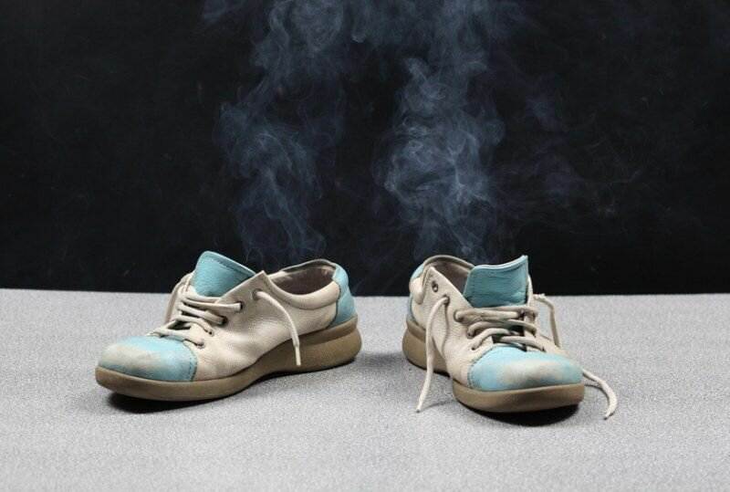 Как избавиться от неприятного запаха в обуви в домашних условиях — полное руководство по устранению вони | playboy