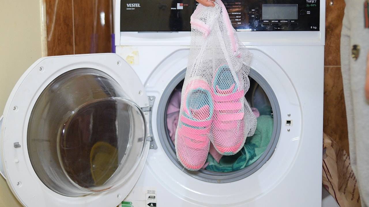 Можно ли стирать кроссовки в стиральной машине автомат?