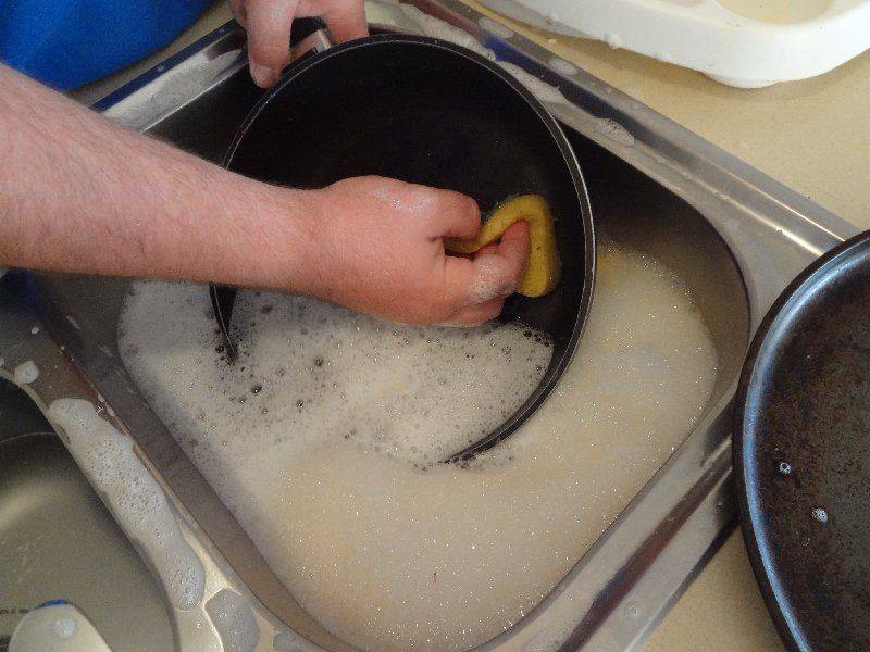 Как очистить сковороду от нагара внутри и снаружи? – 17 простых способов, которые легко повторить дома