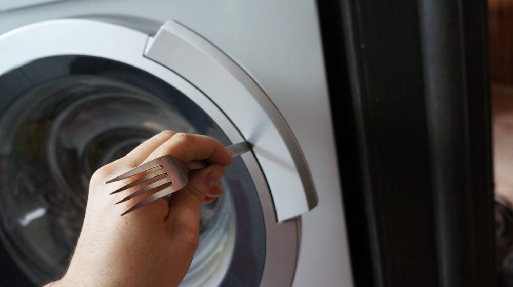 Как открыть стиральную машину атлант, если она заблокирована