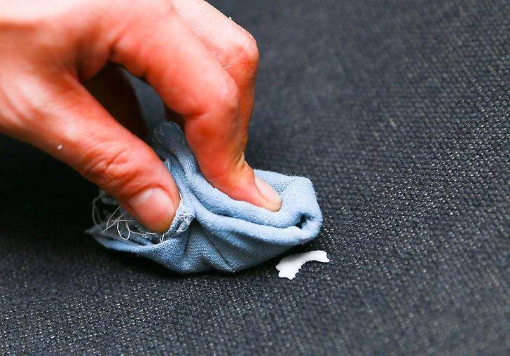 Как удалить жвачку с одежды