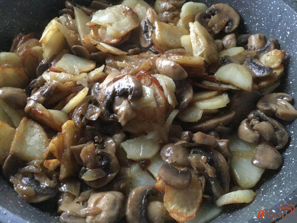 Картошка с шампиньонами на сковороде (2 популярных рецепта)