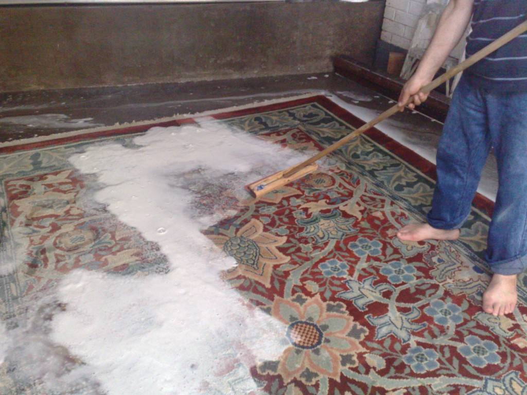 Как почистить палас в домашних условиях, чистка ковров, чем почистить, не снимая с пола дома