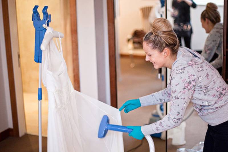 Как постирать или почистить свадебное платье в домашних условиях