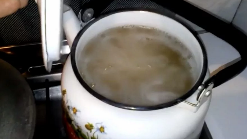 Как почистить чайник от накипи уксусом: как очистить содой, как удалить уксусной кислотой, пропорции для очистки, как убрать накипь с эмалированного чайника