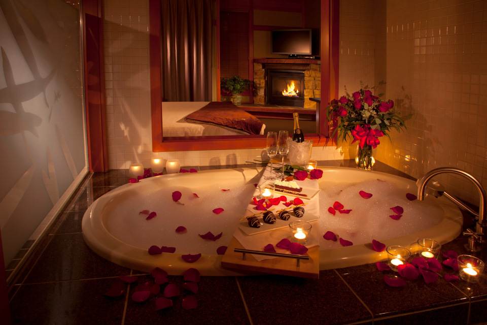Как создать романтику в ванной со свечами и эро массажем: подробная инструкция
