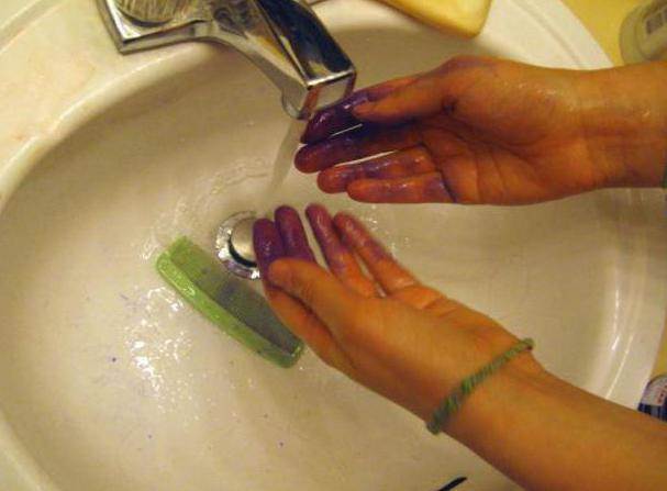 Как отмыть марганцовку с рук: эффективные способы убрать цвет с кожи, одежды и ванны |
