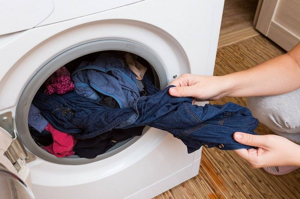 Как быстро высушить одежду после стирки: 7 простых способов