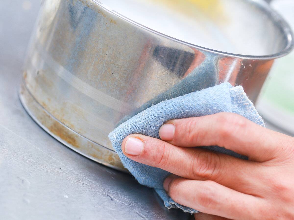 10 лучших домашних способов очистить пригоревшую кастрюлю