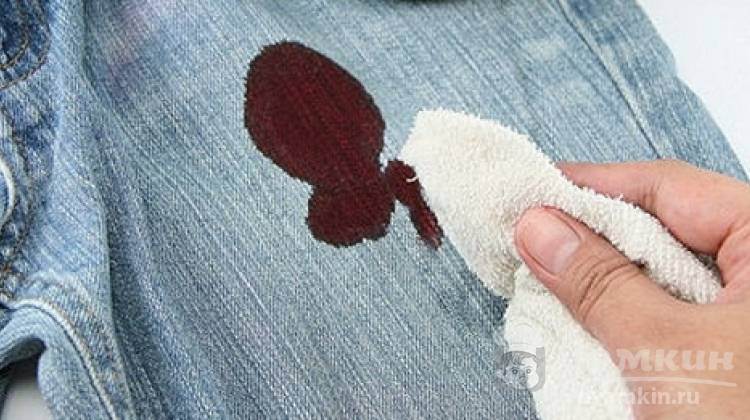 Как избавиться от застарелых пятен крови на джинсах наверняка: важные правила, способы +видео
