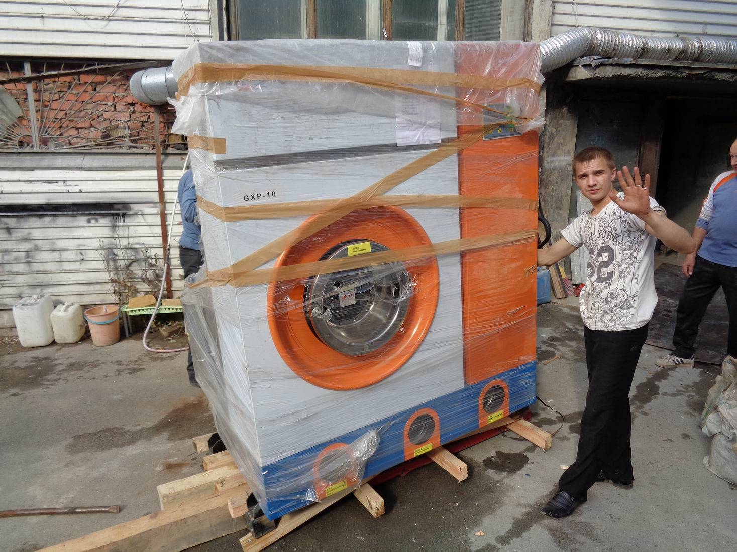 Можно ли перевозить стиральную машину лежа в машине ✅: как без транспортировочных болтов на боку, правильно закрепить барабан автомат, в легковом автомобиле