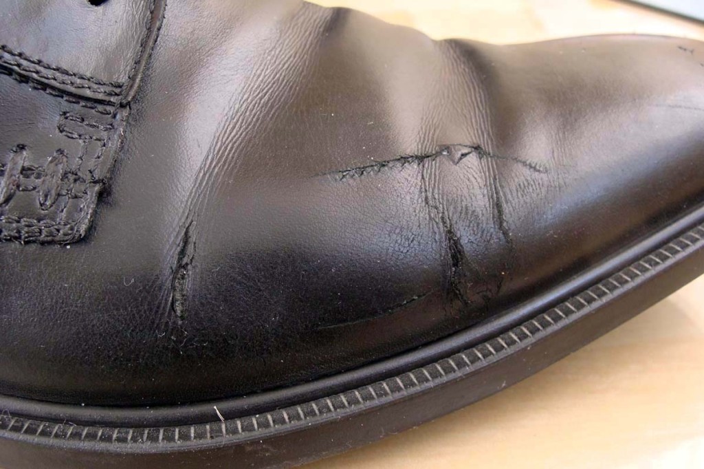 Советы и рекомендации, как убрать заломы на кроссовках из кожи и других материалов