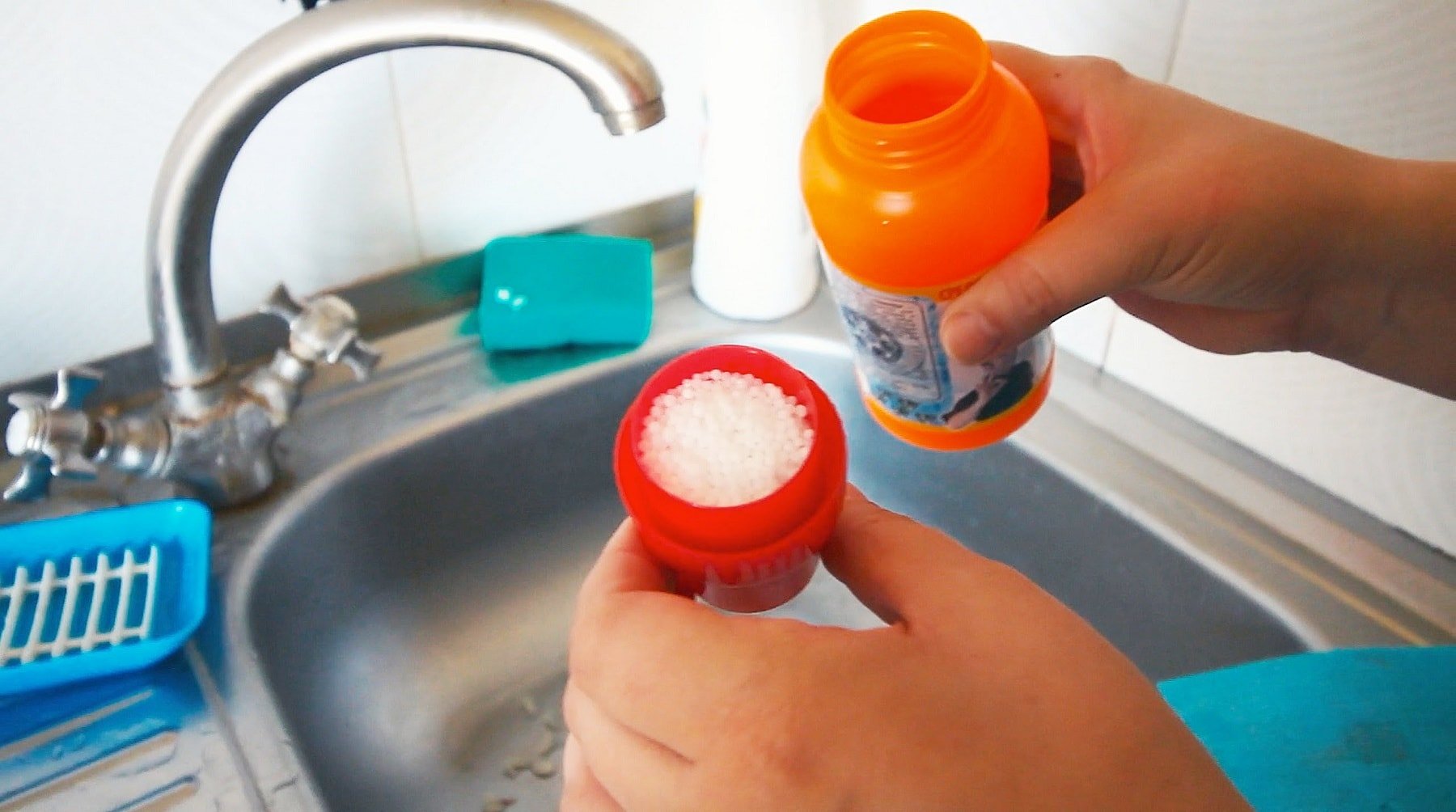 Как прочистить засор в раковине на кухне в домашних условиях: советы с видео