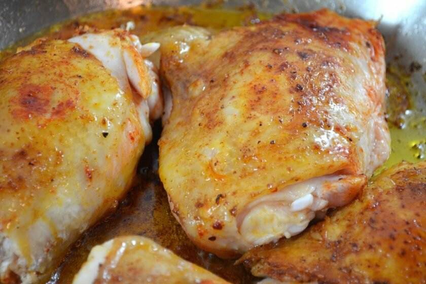Куриные бёдра на сковороде – 10 вкусных рецептов (с фото)