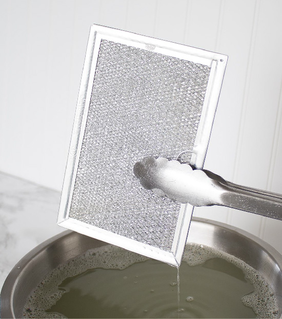 Как быстро отмыть кухонную вытяжку от жира и пыли