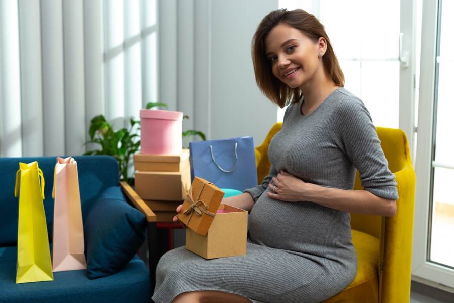 Что подарить беременной дочери - топ-83 идеи отличных подарков