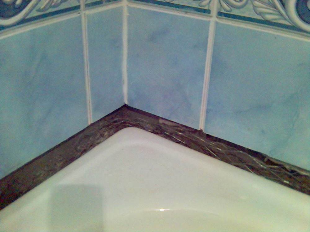 Чем заделать щель между ванной и стеной  8 идей с фото и видео - все про гипсокартон