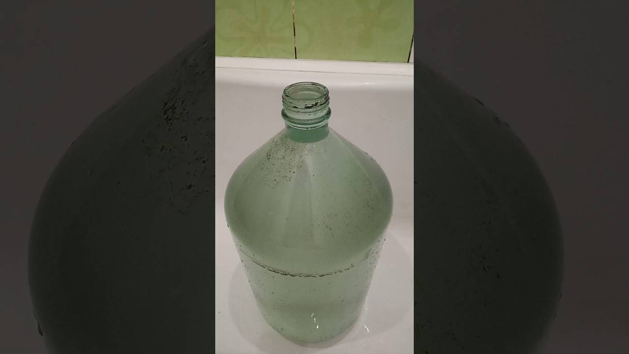 Как отмыть бутыль от зелени изнутри: простые и быстрые способы